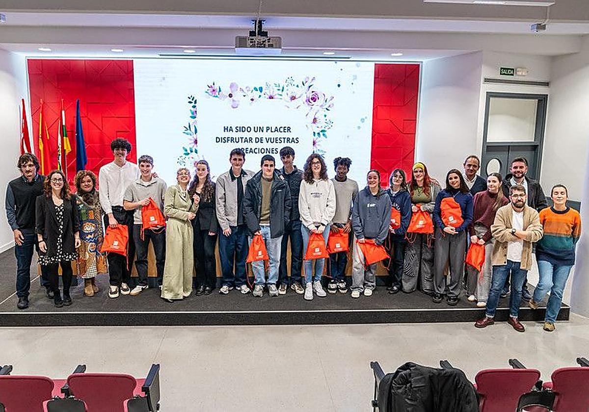 Alba Sáenz, Yaiza Rodríguez, Telmo Sáenz y Miguel Tricio ganan el primer premio de la X Olimpiada de Filosofía