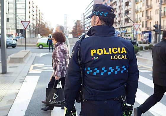 La Policía Local interpuso este fin de semana 39 denuncias por orinar en la calle, de un total de 59