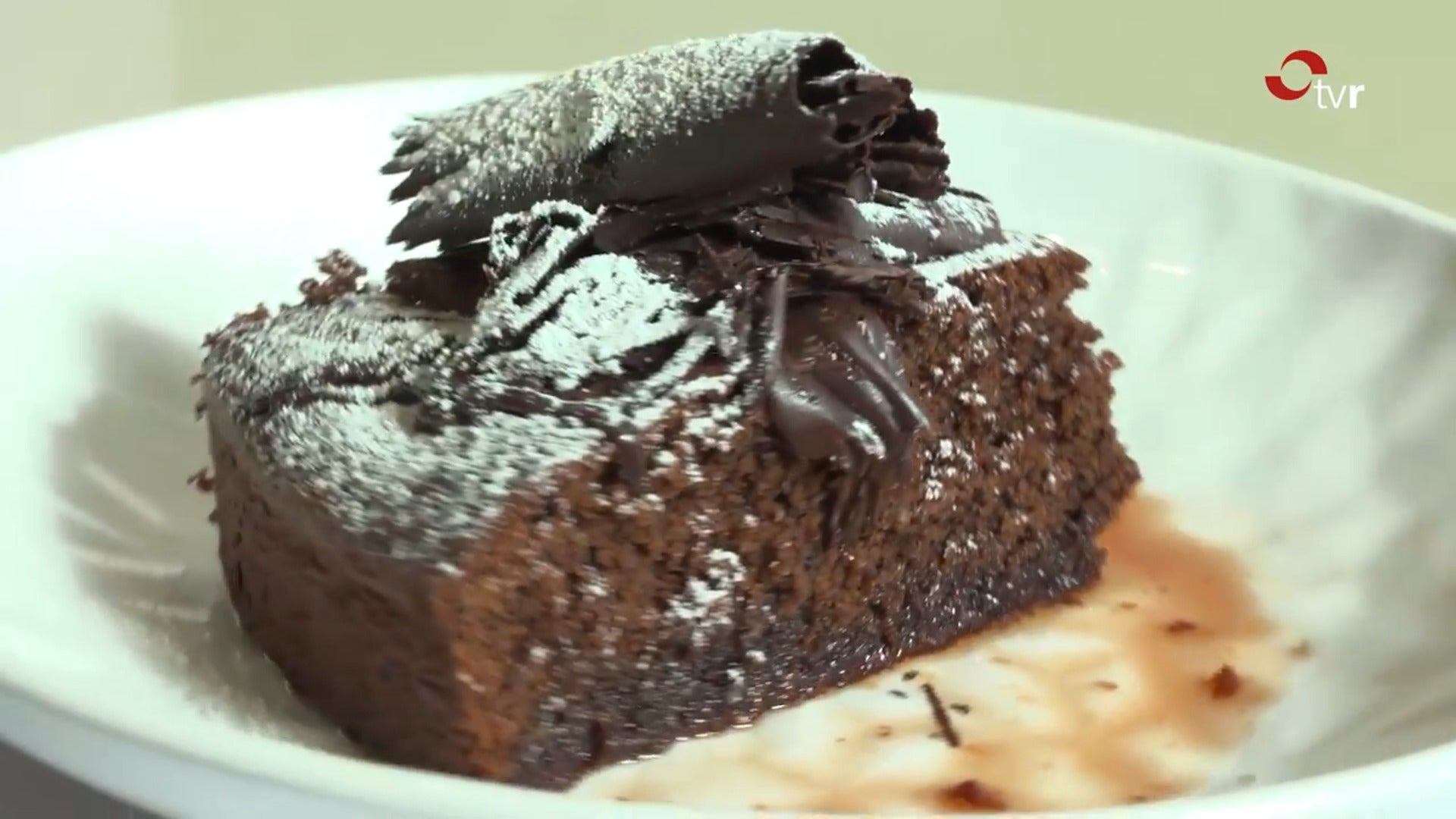 La receta: Bizcocho de chocolate con arándanos al pacharán