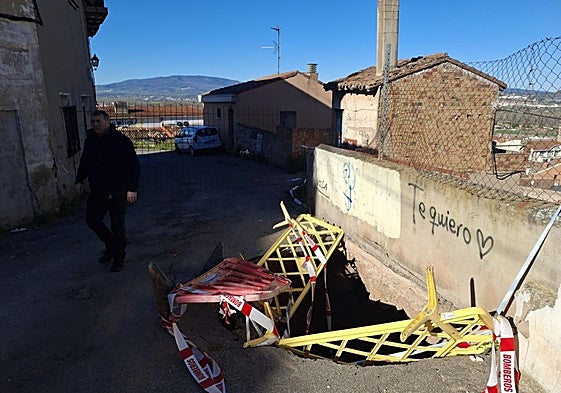 Derrumbe de dos bodegas en Villamediana