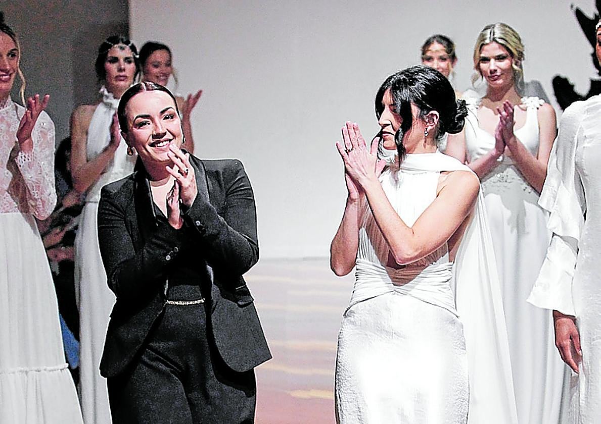 Alba Moral junto a la también jarrera Carla Pérez.