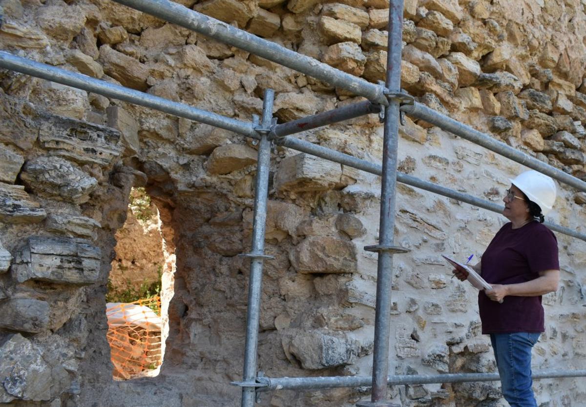 Comienzan las obras de conservación de los muros norte y oeste del castillo de Cervera