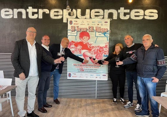 Los organizadores del torneo, que cumple 50 años, y los responsables políticos brindan.