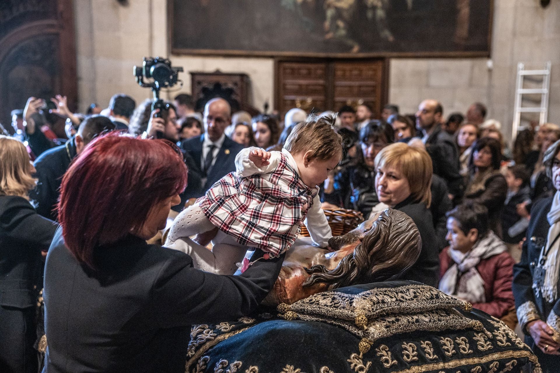 Las imágenes de la limpieza del Cristo yacente