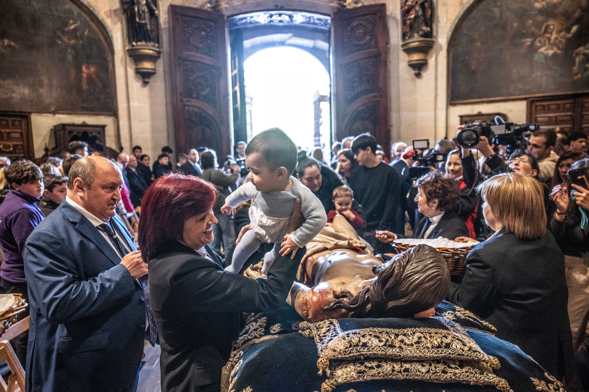 Las imágenes de la limpieza del Cristo yacente