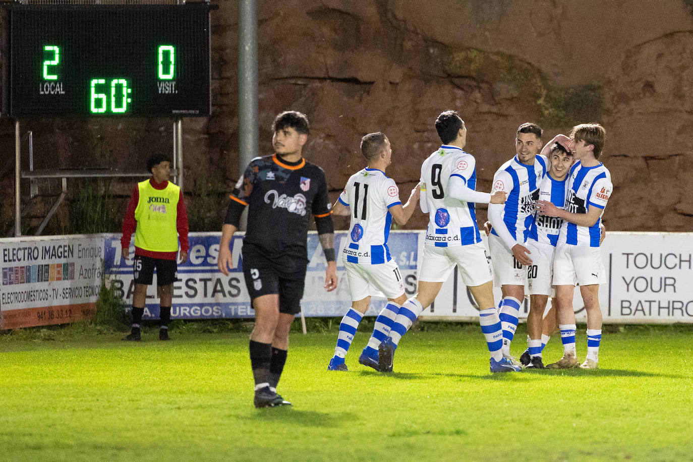 Las imágenes de la celebración del Náxara tras su vuelta a Segunda Federación