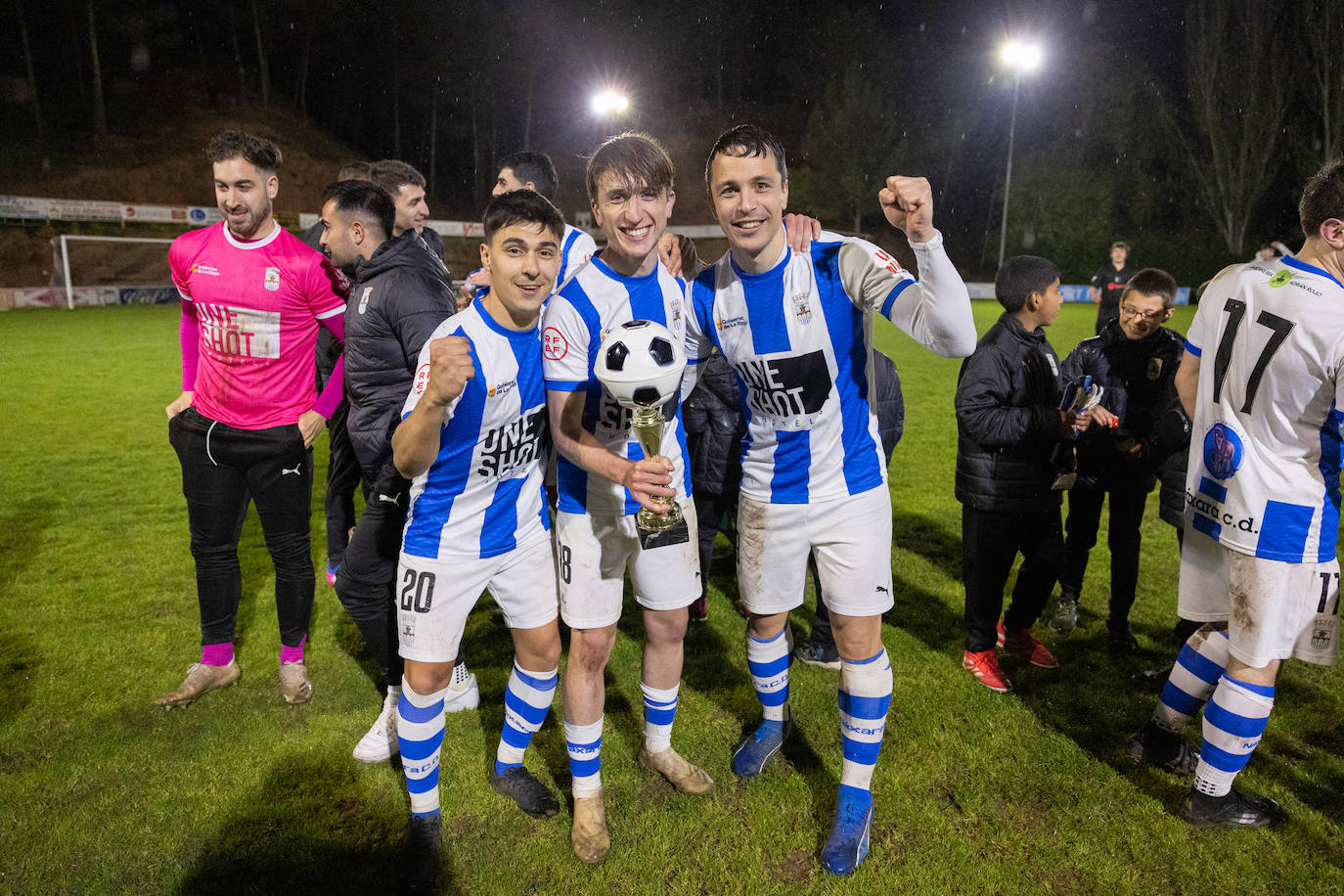 Las imágenes de la celebración del Náxara tras su vuelta a Segunda Federación