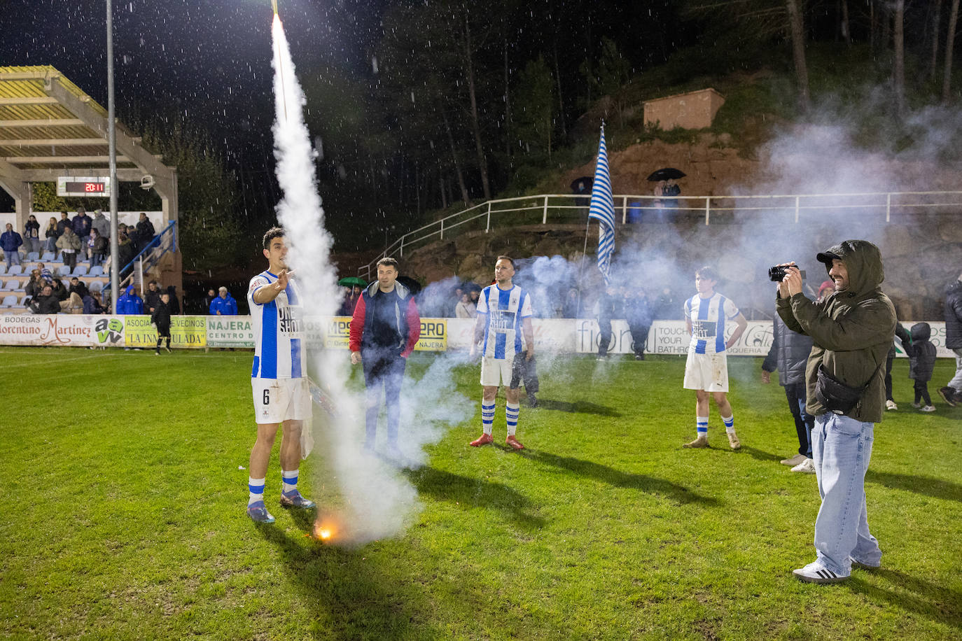 Las imágenes de la celebración del Náxara tras su vuelta a Segunda Federación