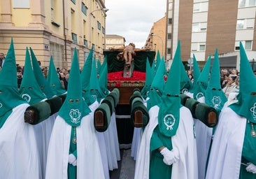 La procesión de las Siete Palabras con el Cristo Yacente, en imágenes