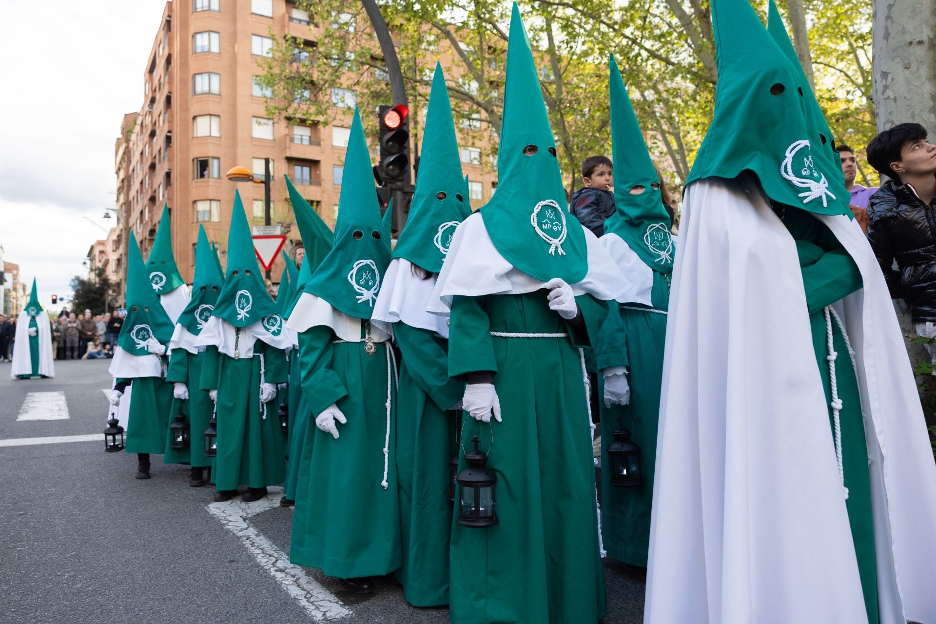 La procesión de las Siete Palabras con el Cristo Yacente, en imágenes