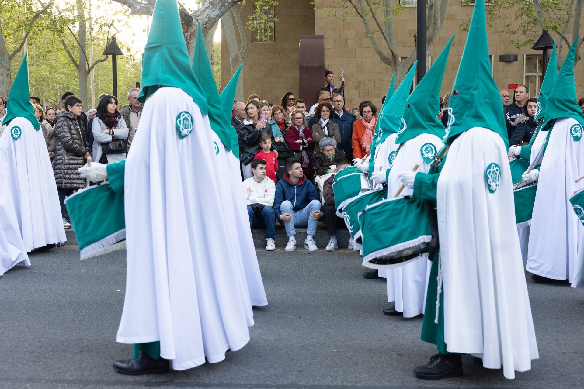 La procesión de las Siete Palabras con el Cristo Yacente, en imágenes