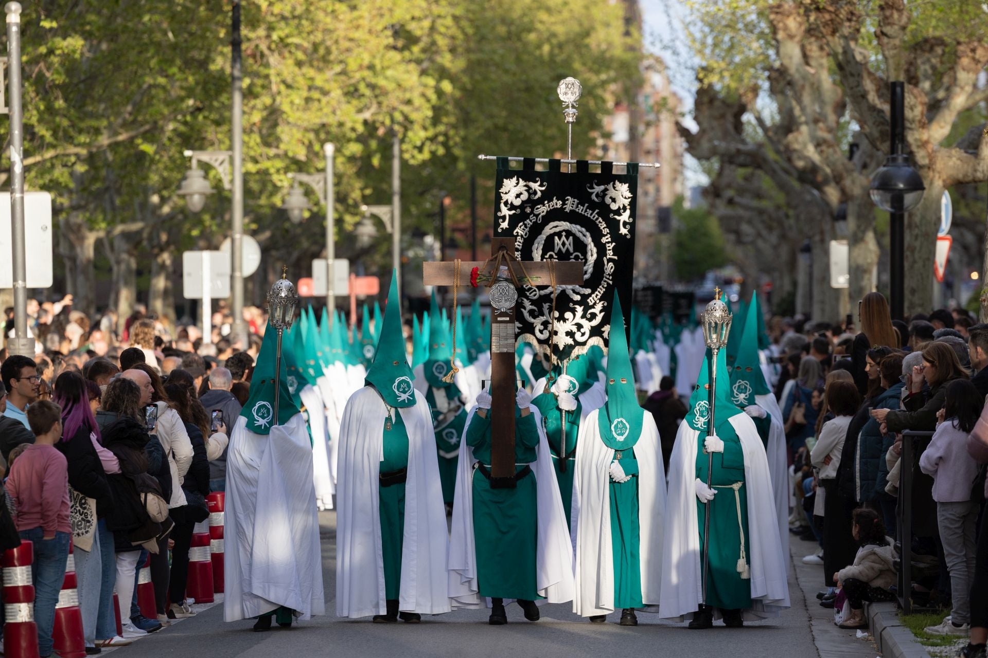 La procesión de las Siete Palabras con el Cristo Yacente, en imágenes