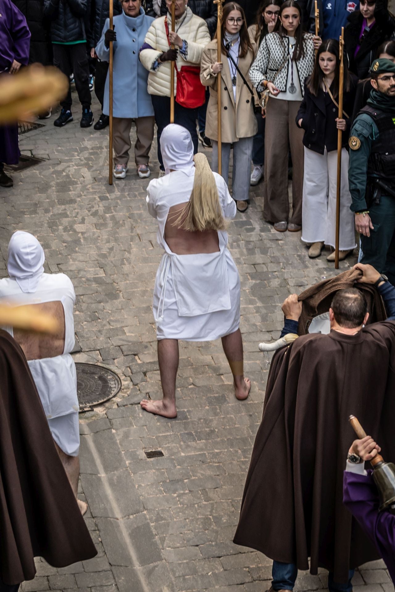 El recorrido de los penitentes de San Vicente, en imágenes