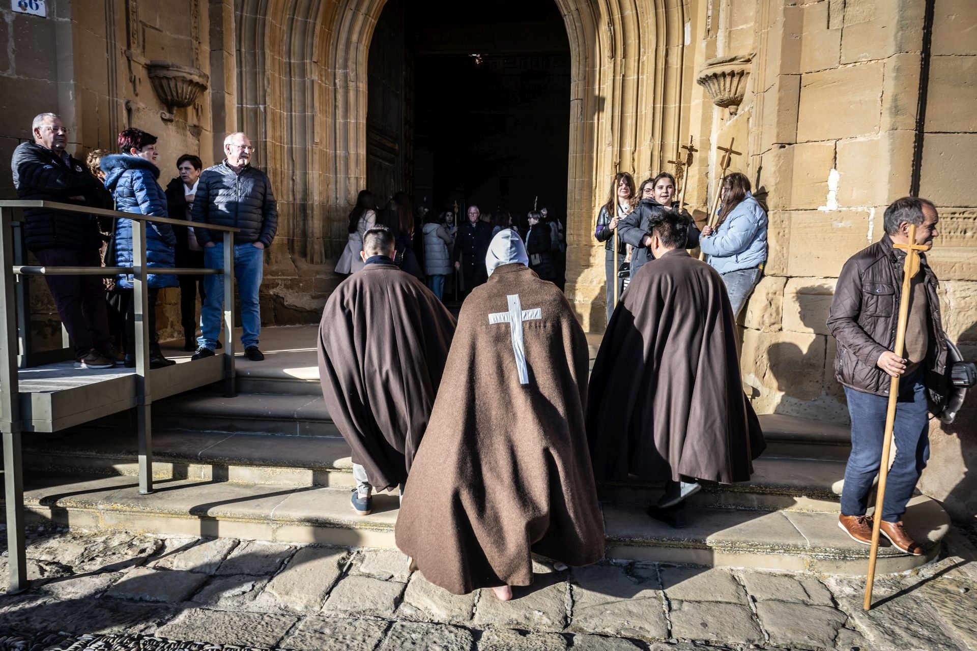 El recorrido de los penitentes de San Vicente, en imágenes