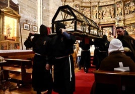 Cofrades de negro: un siglo después, en Los Picaos