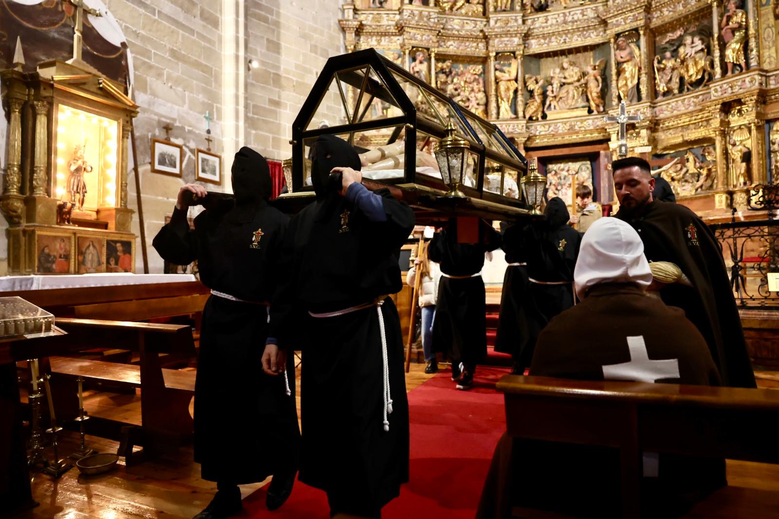 Cofrades de negro: un siglo después, en Los Picaos