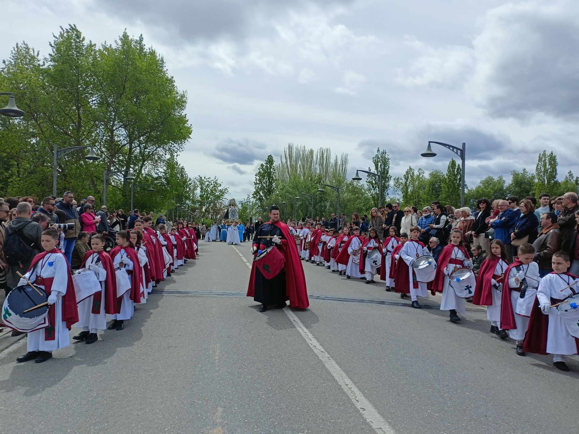 Imágenes del encuentro del Cristo Resucitado y la Virgen Gloriosa