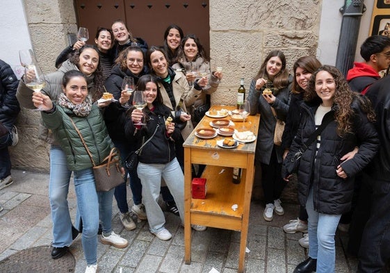 Un grupo de amigas llegadas del Penedés a La Rioja para pasar la Semana Santa.
