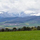 Panorámica desde Hervías, con Cirueña al fondo, y el lugar donde se ha proyectado una planta de biogás a la derecha.