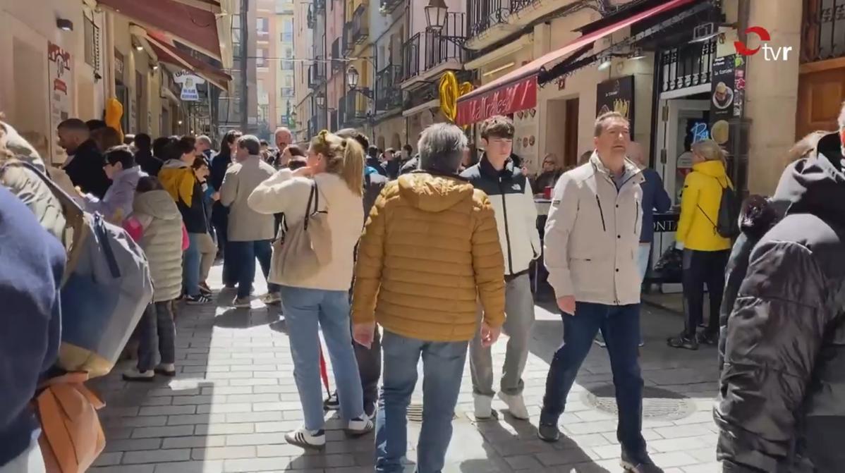 Y uno de los sitios imprescindibles para todo turista que viene a La Rioja es la calle Laurel