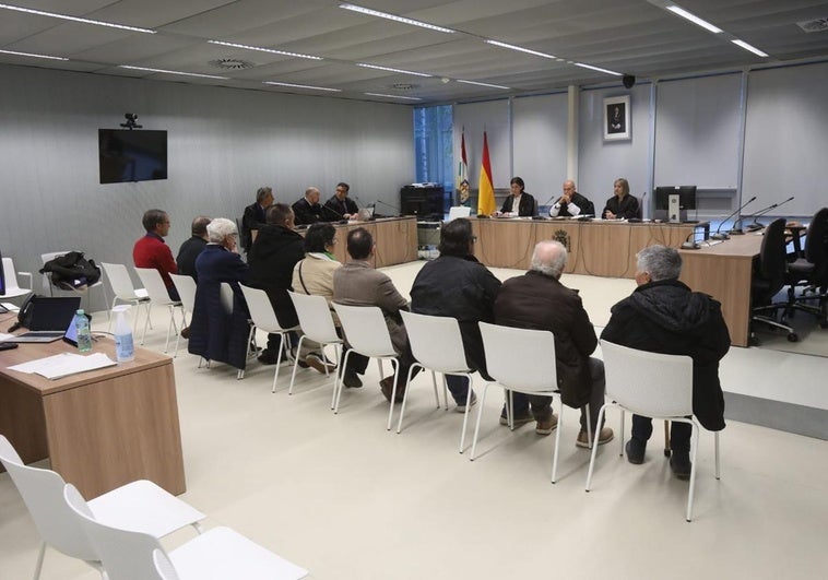 Los acusados, este miércoles, en el banquillo en la Audiencia Provincial.