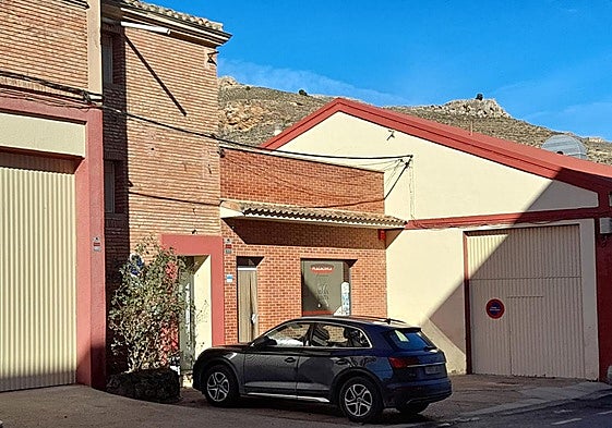 Entrada a la fábrica de Plaza Chica de Cervera.