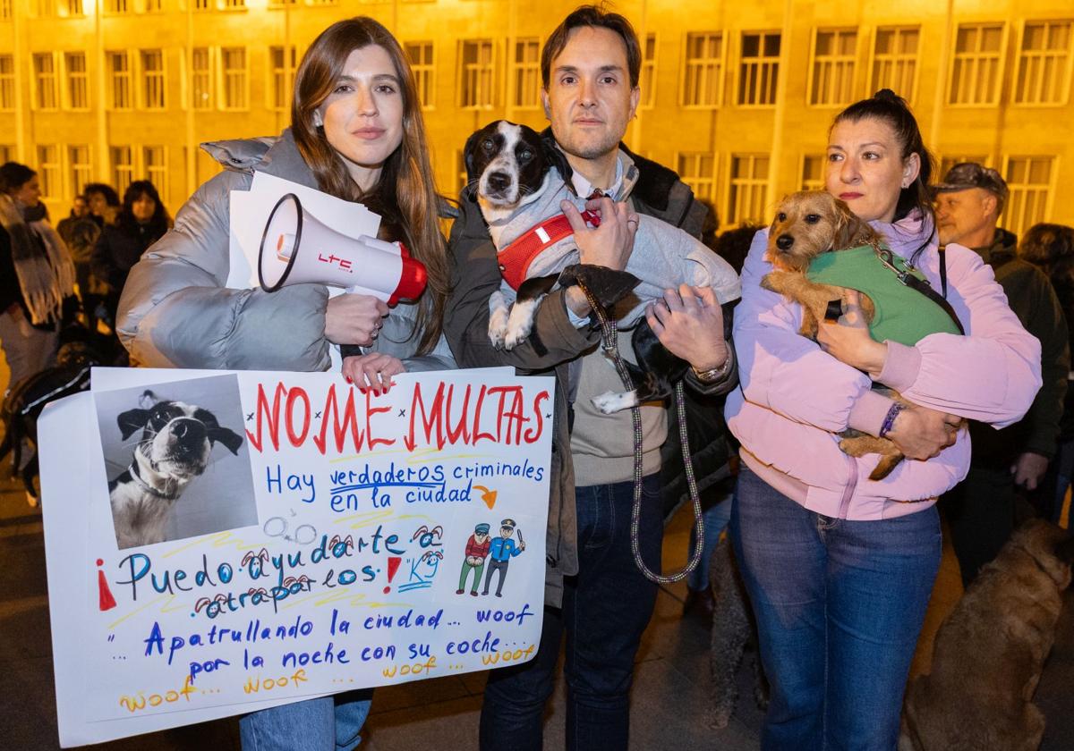 Marta Kretchak, a la izquierda, durante la primera protesta del pasado 14 de marzo en Logroño.