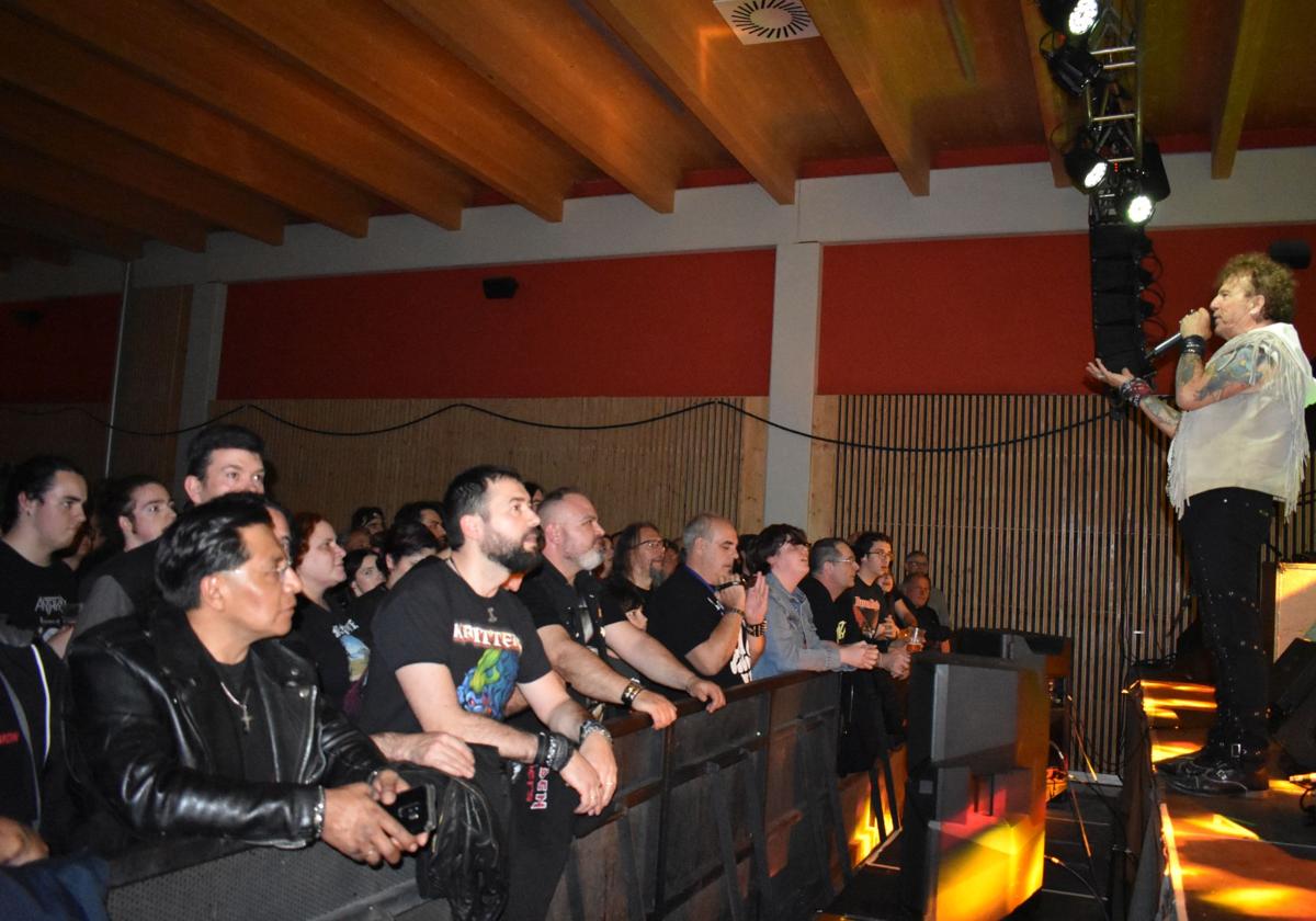 El concierto de Obús y Barón Rojo en la sala Entreviñas
