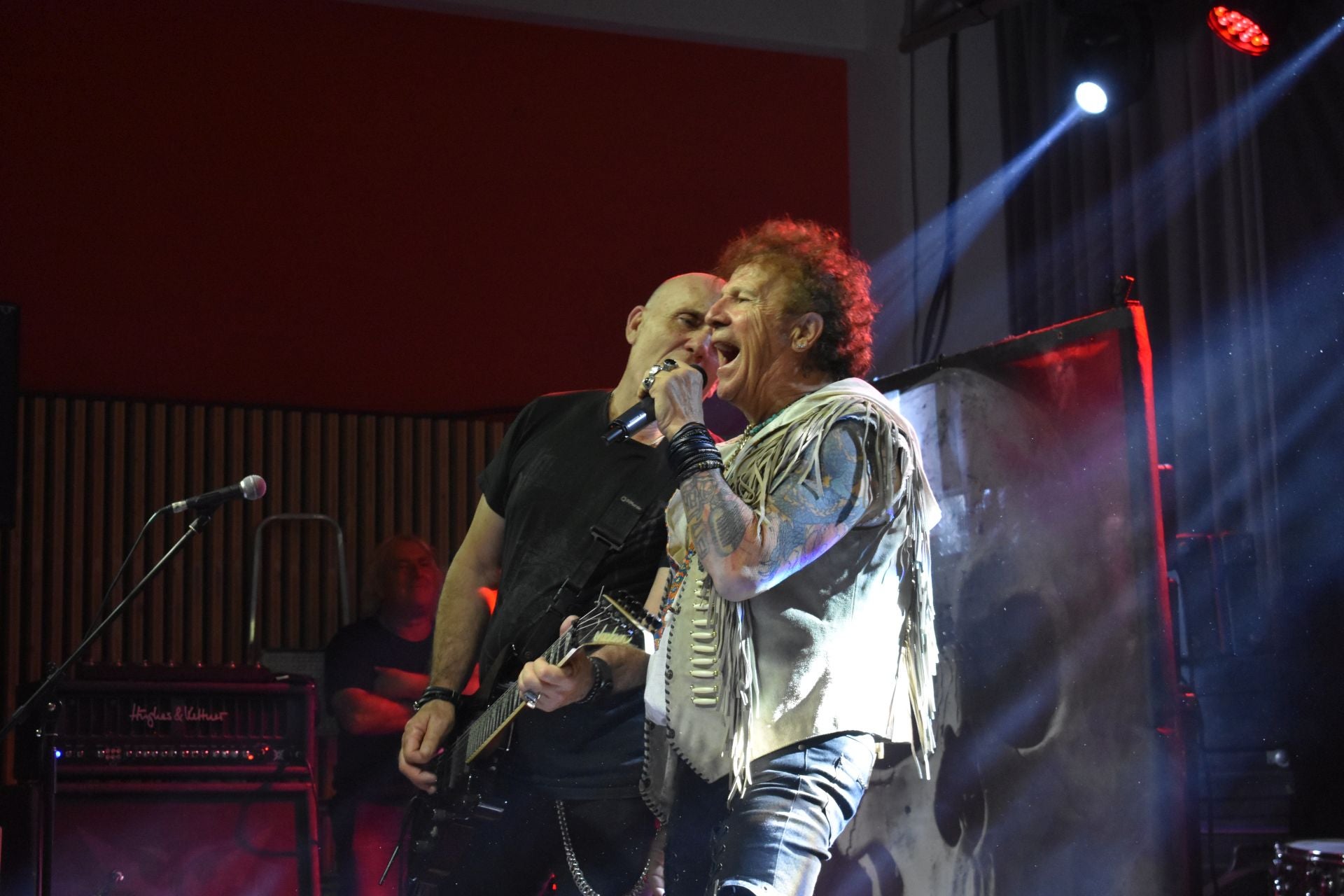 El concierto de Obús y Barón Rojo en la sala Entreviñas