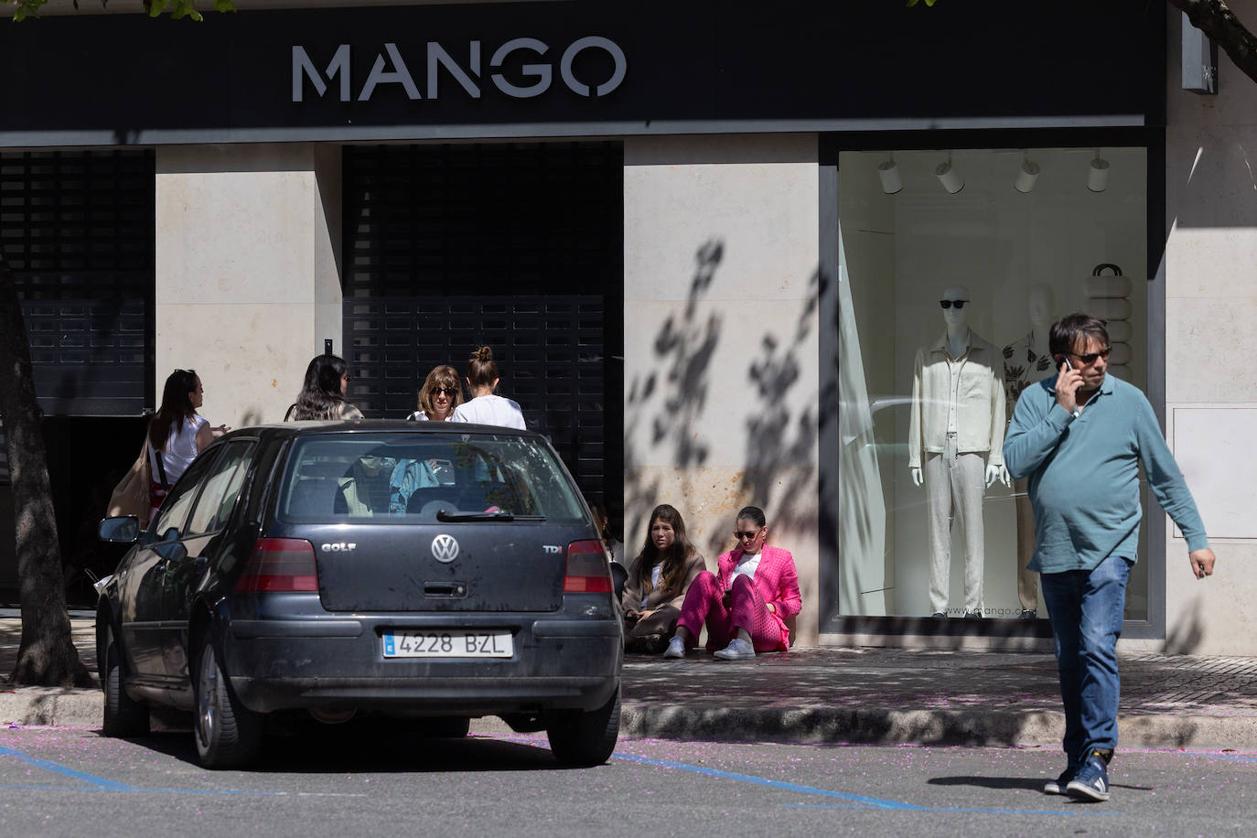 Tiendas cerradas, trabajadores a la espera... los efectos del apagón en Logroño