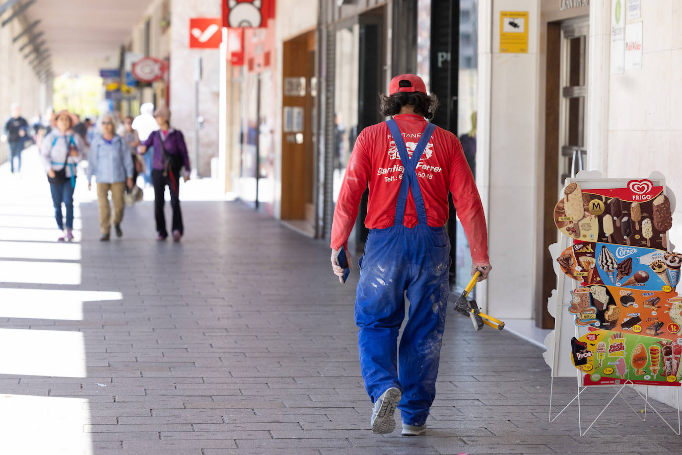 Tiendas cerradas, trabajadores a la espera... los efectos del apagón en Logroño