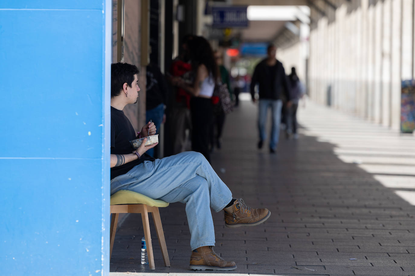 Tiendas cerradas, trabajadores a la espera... los efectos del apagón en Logroño