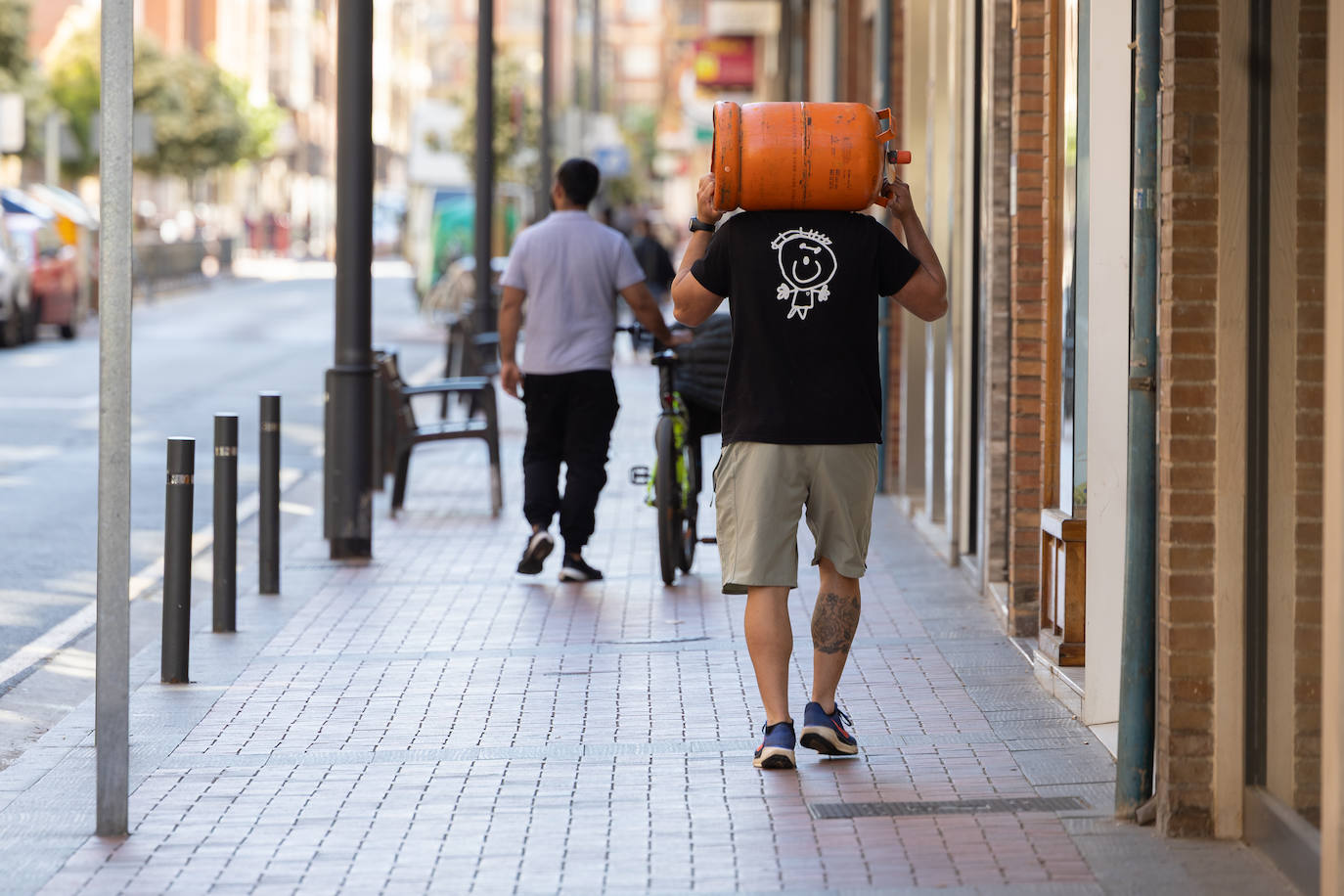 Tiendas cerradas, trabajadores a la espera... los efectos del apagón en Logroño