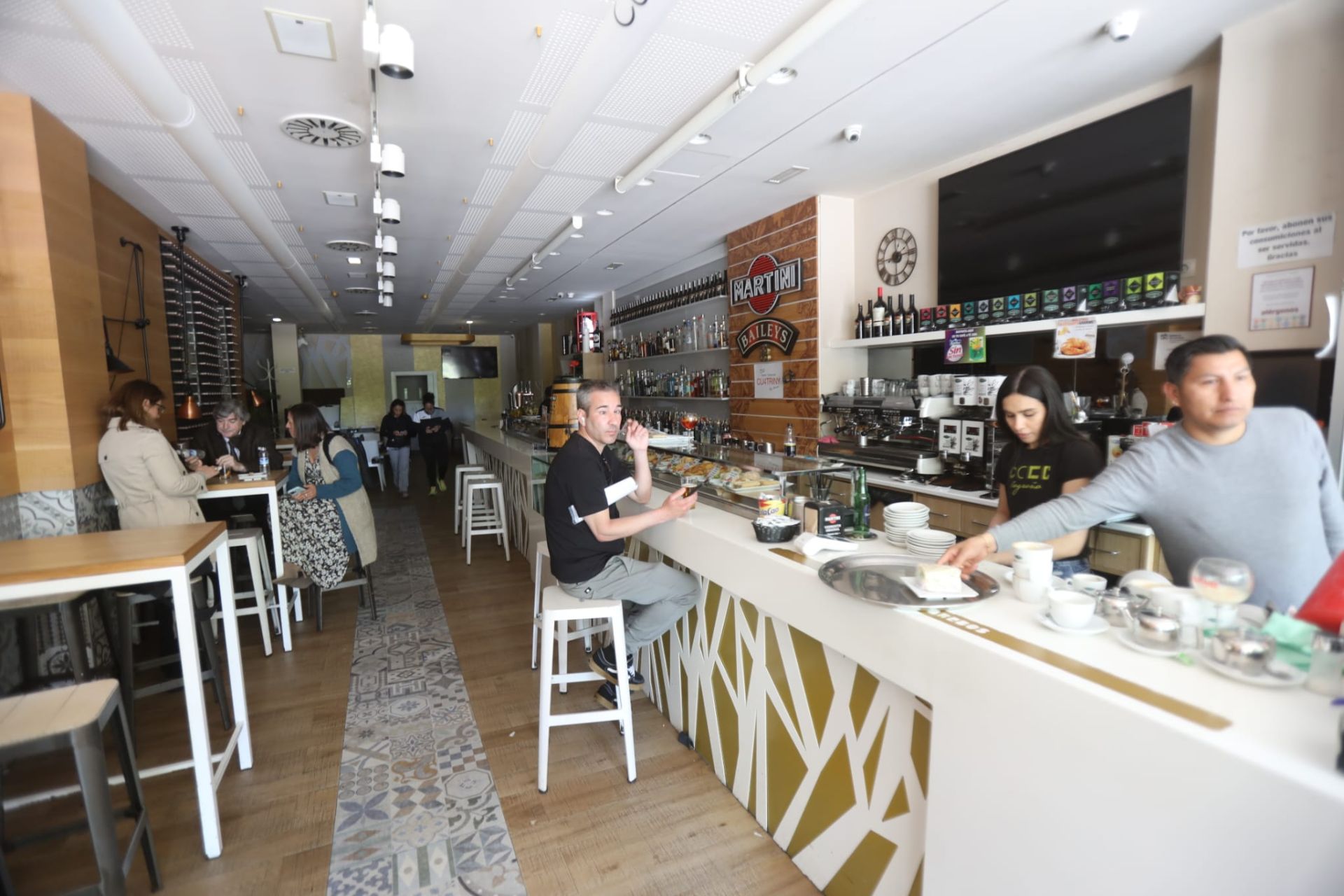 Bares, comercios, bancos y oficinas de Logroño, cerrados por el apagón