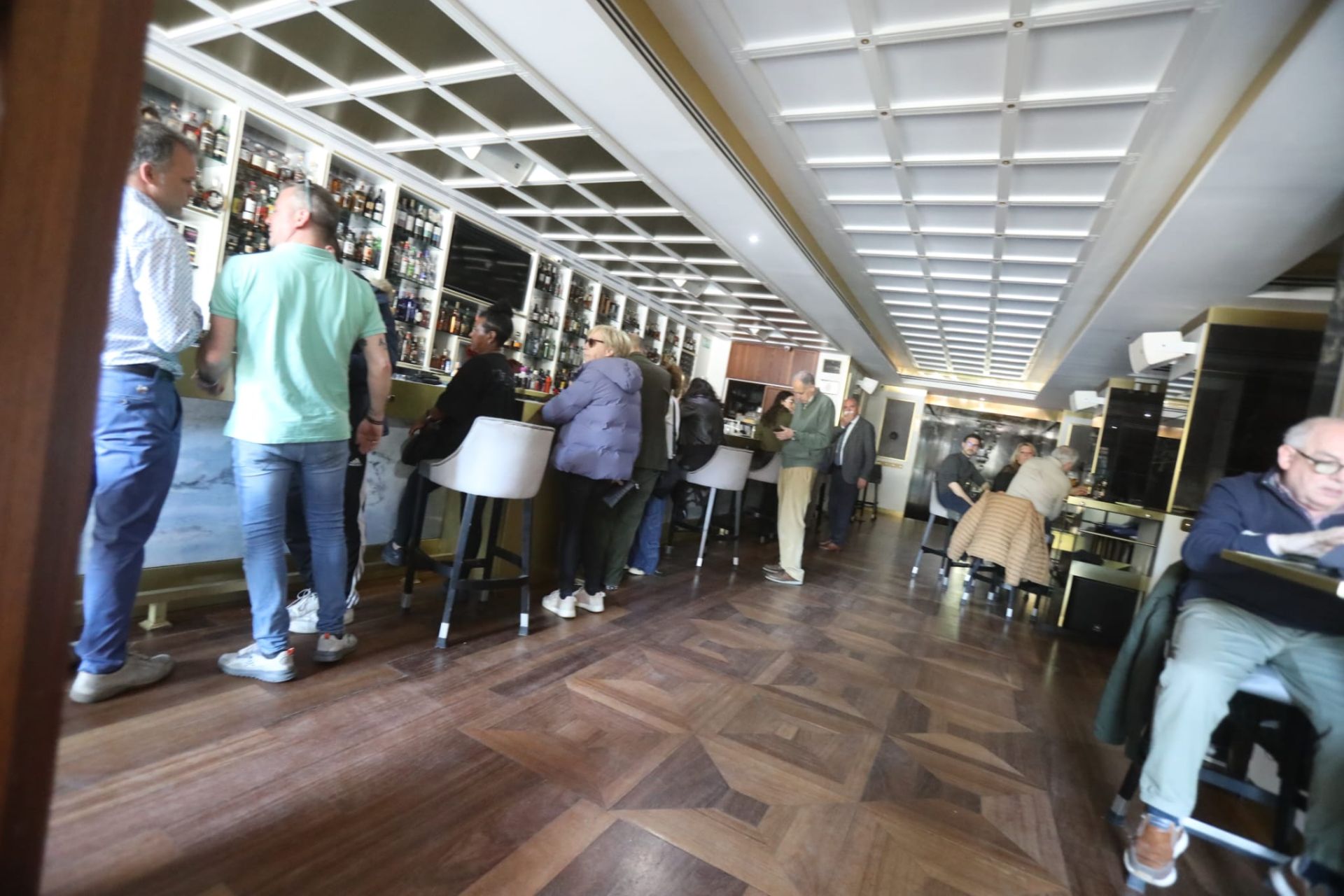 Bares, comercios, bancos y oficinas de Logroño, cerrados por el apagón