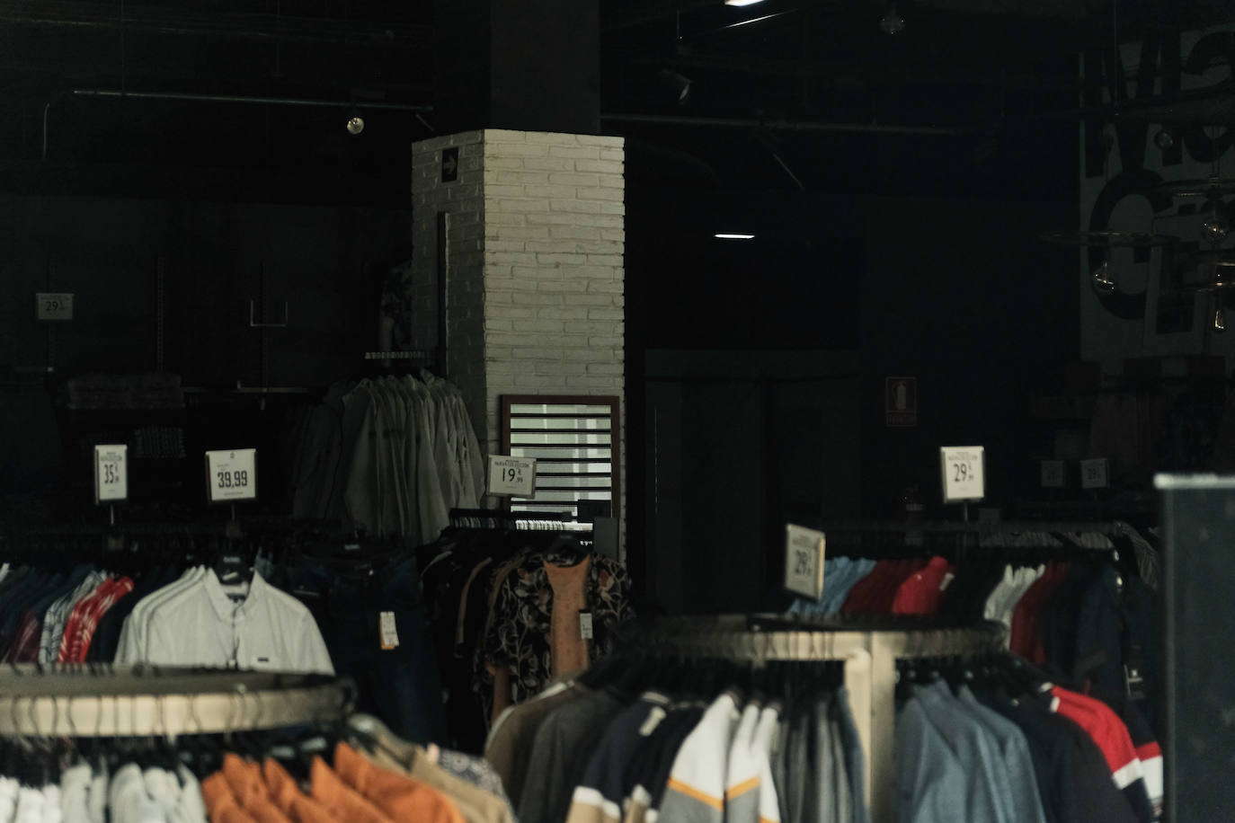 Tiendas del Centro Comercial Berceo sin luz