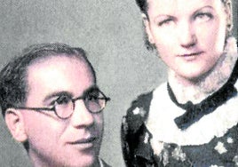 Pedro Sáez Barrios, junto a su mujer en una imagen de su juventud.