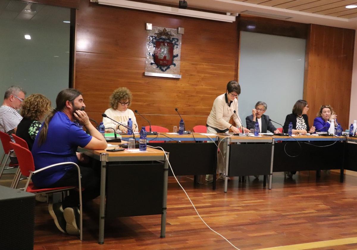 Gobierno y oposición exhiben su diferente visión sobre el Hospital de Calahorra
