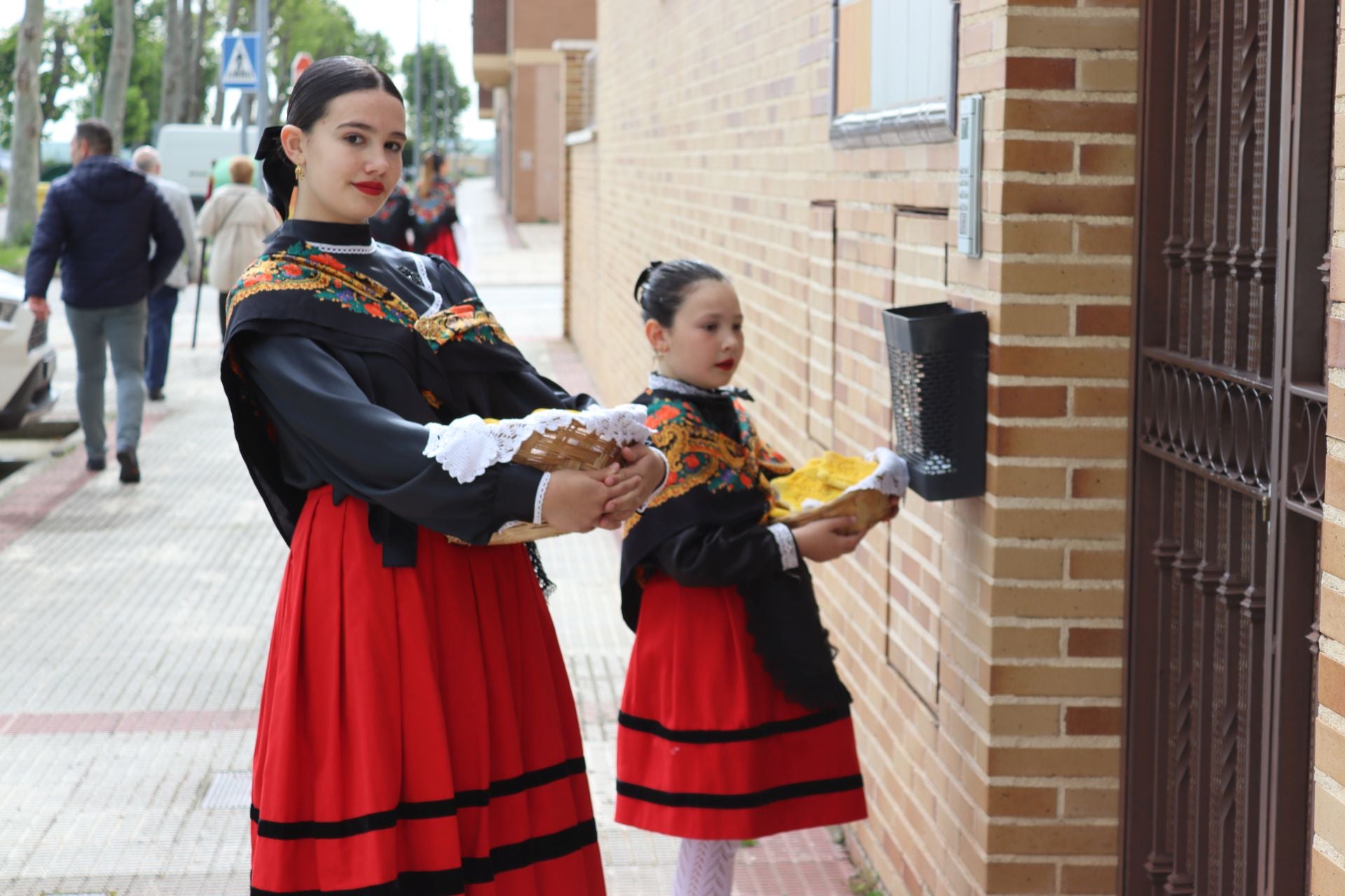 Las imágenes del reparto de panes en Santo Domingo