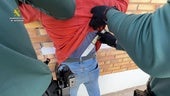 Cuchillos que utilizaba el detenido para intimidar a los vecinos.