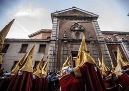 Vía Crucis procesional de la cofradía de La Flagelación que parte cada Semana Santa de la iglesia de Santa Teresita.