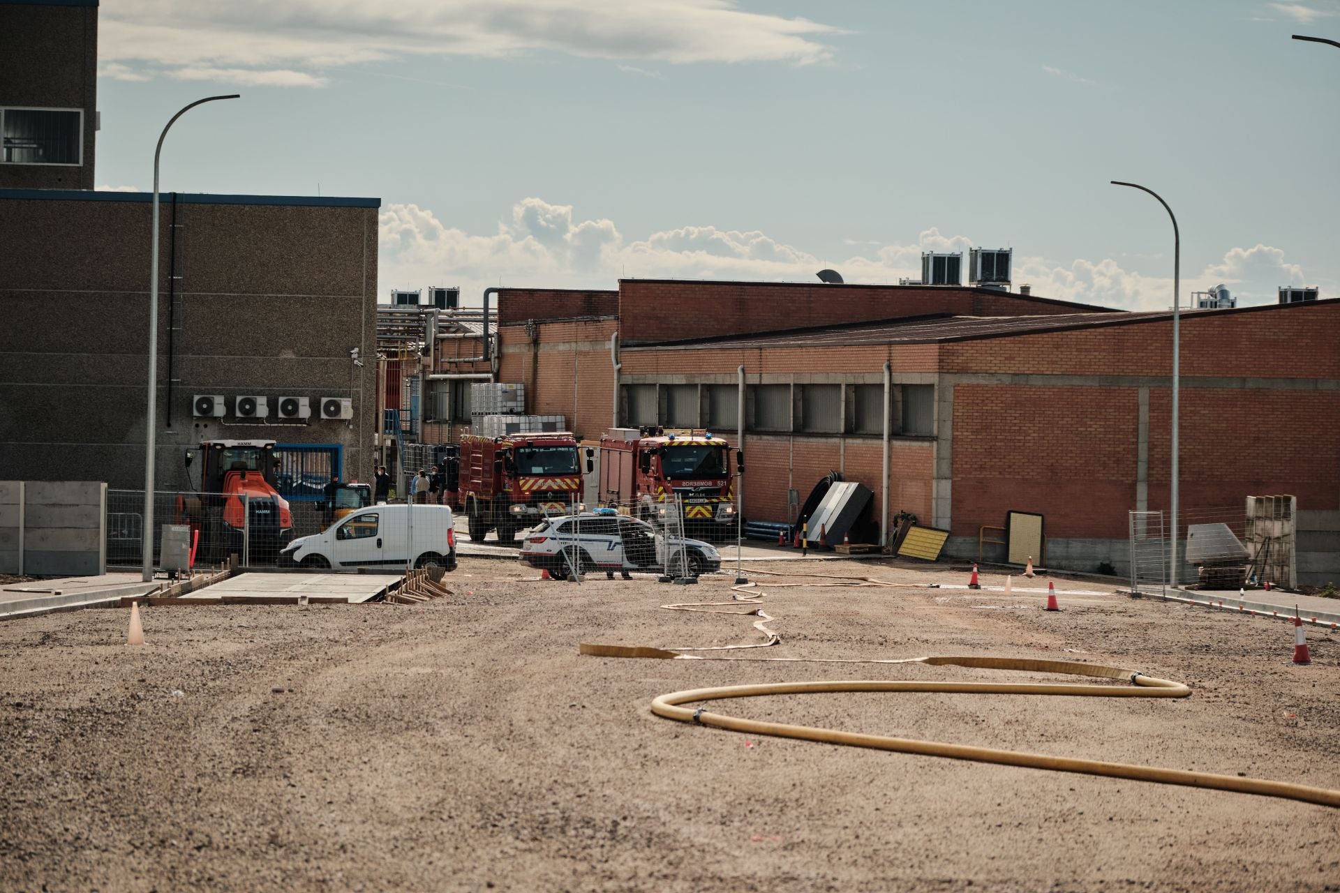 Incendio de madrugada en una fábrica de resinas de Oyón