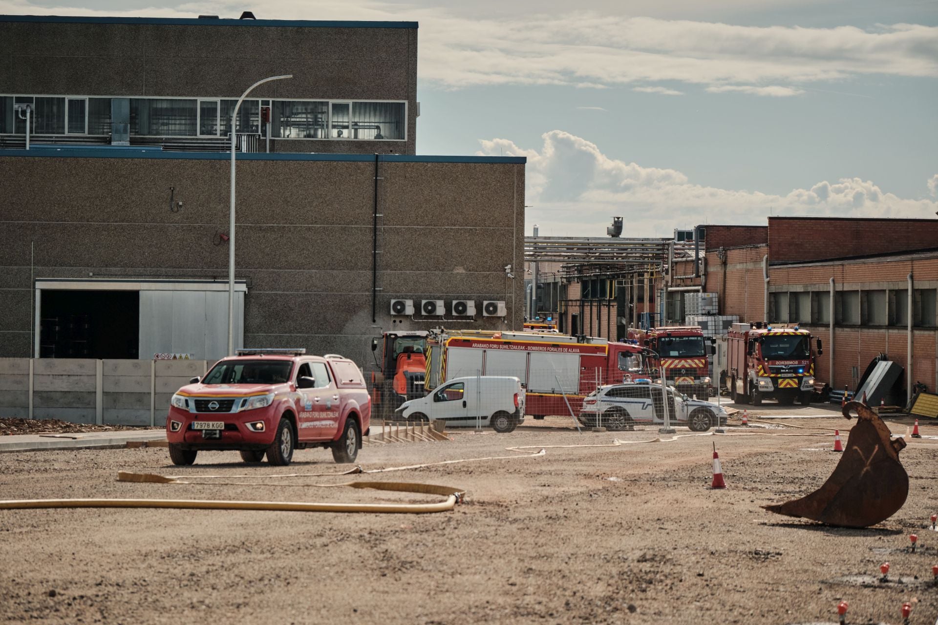 Incendio de madrugada en una fábrica de resinas de Oyón