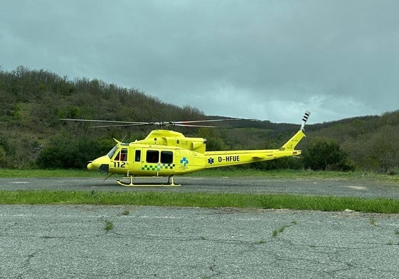 Evacuado un bombero en helicóptero tras ser atropellado en la N-111 en Lumbreras