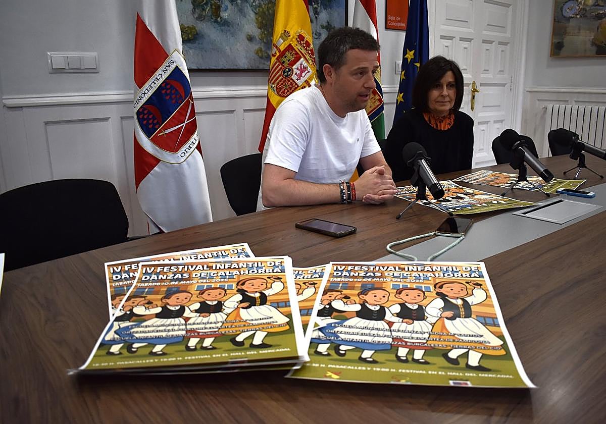 Luis Javier Ayensa y Reyes Zapata, en la presentación del IV Festival Infantil de Danzas de Calahorra.