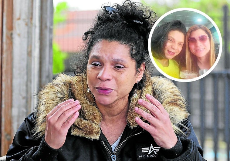 Jakcelia Oliveira ayer, en las cercanías del aparcaniento de El Ferial, donde fue detenido el presunto asesino de su hermana Miriam.