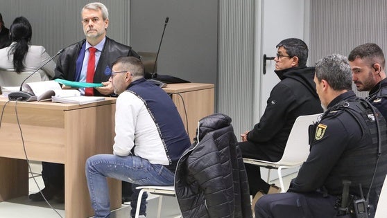 Los acusados, en la sala de vistas de la Audiencia Provincial