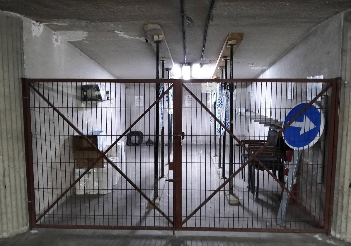 Estado en el que se encuentra la rampa de acceso al garaje de las instalaciones de la Policía Local de Logroño.