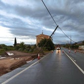 Caída de un poste eléctrico en la LR-254, entre Lardero y Alberite.