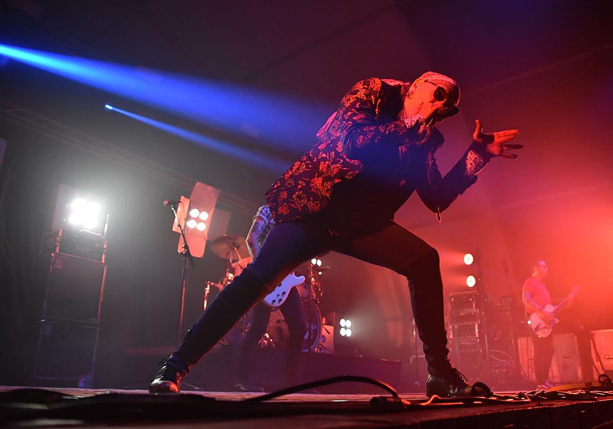 Enrique Villarreal, El Drogas, durante la actuación.